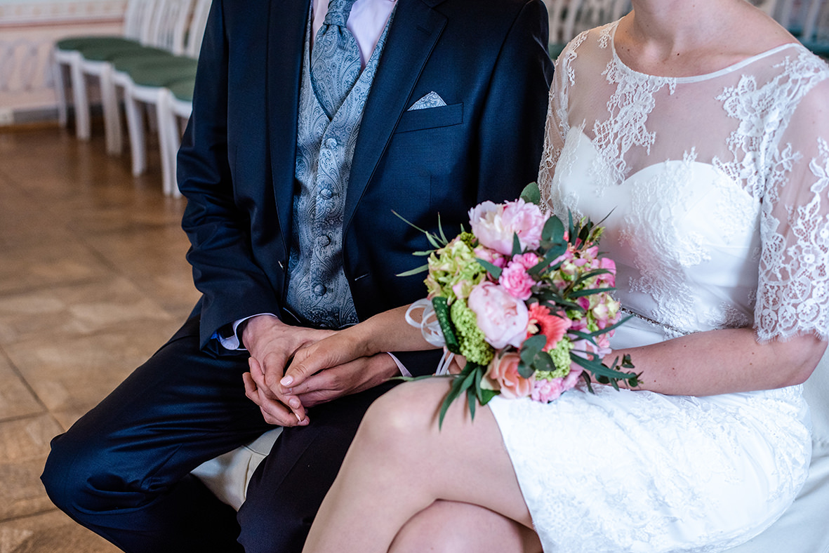 Hochzeit auf Schloss Schwarzenberg im Erzgebirge, Hochzeitsfotos im Regen, Hochzeitsfotograf in Sachsen