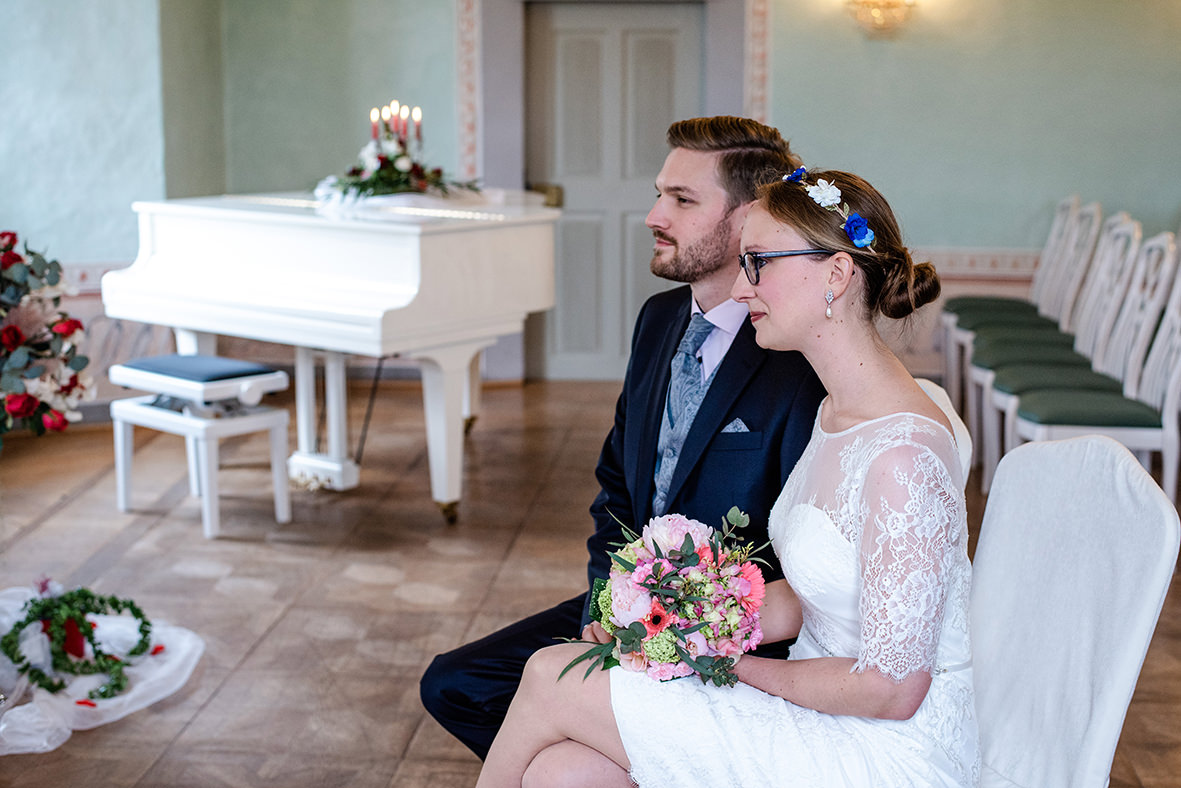 Hochzeit auf Schloss Schwarzenberg im Erzgebirge, Hochzeitsfotos im Regen, Hochzeitsfotograf im Erzgebirge und in Sachsen