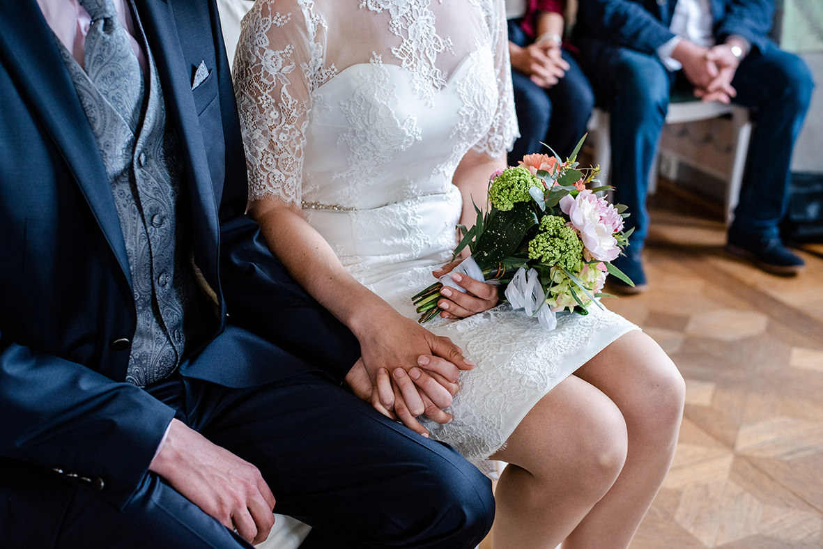 Hochzeit auf Schloss Schwarzenberg im Erzgebirge, Hochzeitsfotos im Regen, Hochzeitsfotograf im Erzgebirge und in Sachsen