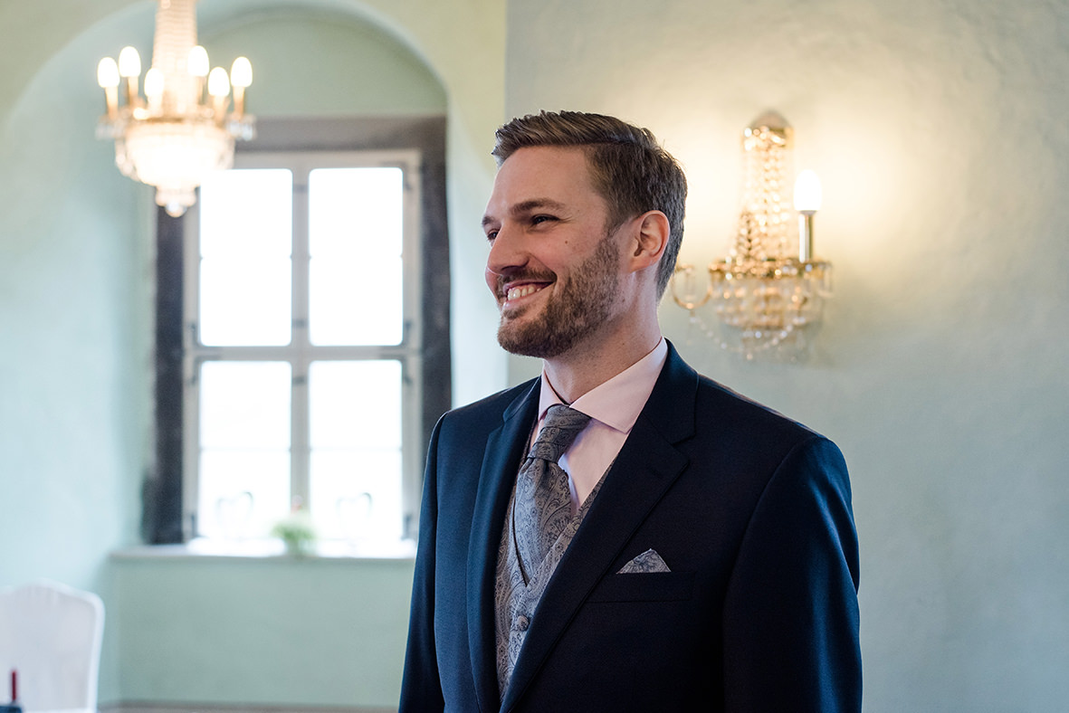 Hochzeit auf Schloss Schwarzenberg im Erzgebirge, Hochzeitsfotos im Regen, Hochzeitsfotograf im Erzgebirge und in Sachsen