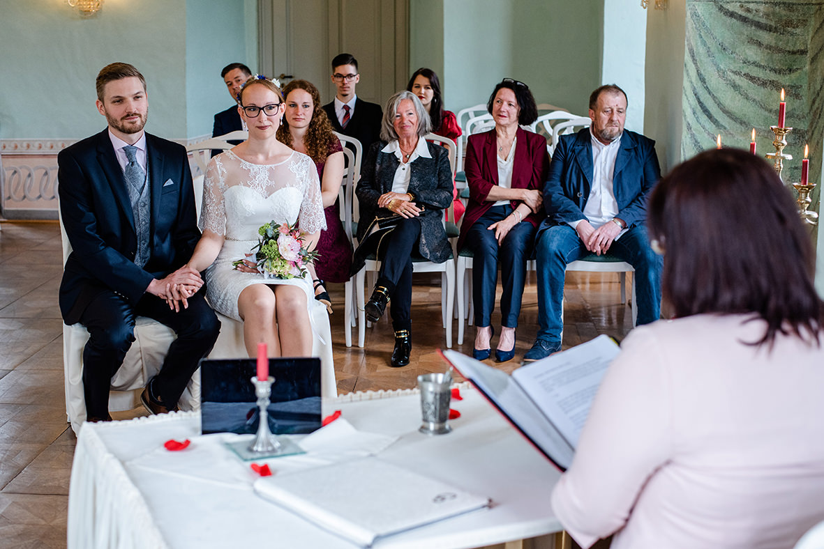 Hochzeit auf Schloss Schwarzenberg im Erzgebirge, Hochzeitsfotos im Regen, Hochzeitsfotograf im Erzgebirge und in Sachsen