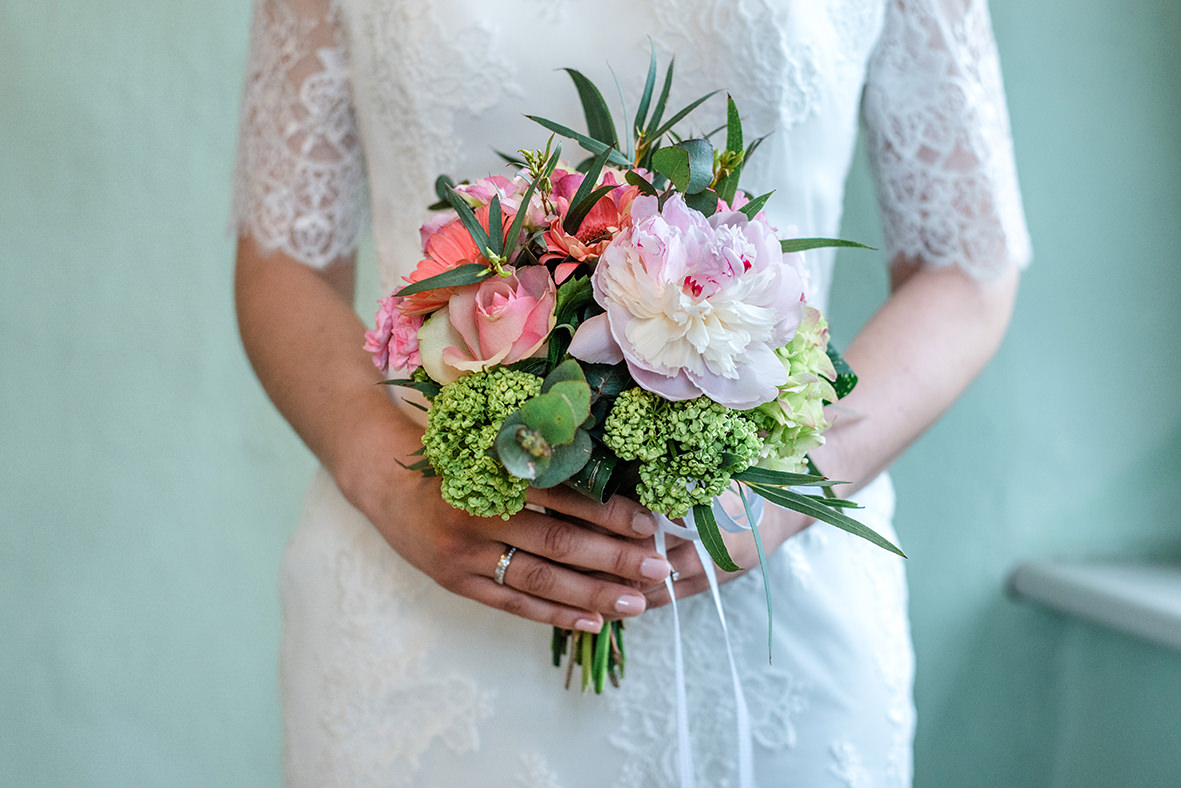 Hochzeit auf Schloss Schwarzenberg im Erzgebirge, Hochzeitsfotos im Regen, Hochzeitsfotograf im Erzgebirge und in Sachsen