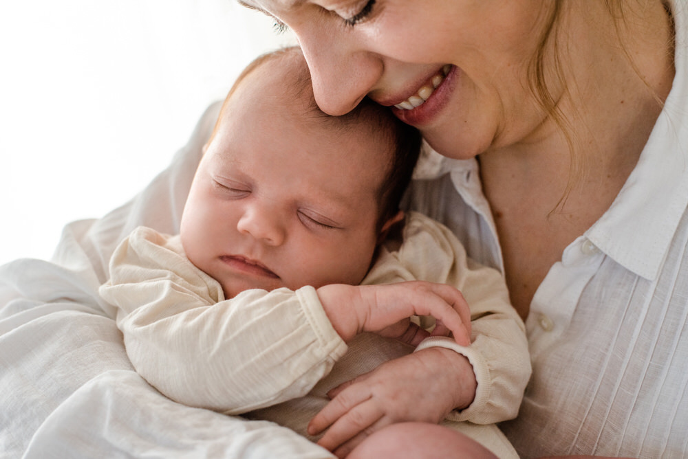 Babypass Leipzig – Babybauch-, Neugeborenen- & Familienfotos in einer Bildgeschichte