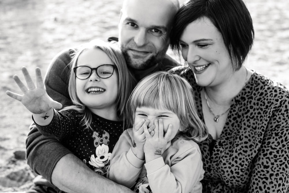 Familienfotos bei lebendigen Familien Fotoshooting in Leipzig, Borna, Markkleeberg, Umgebung und Leipziger Neuseenland