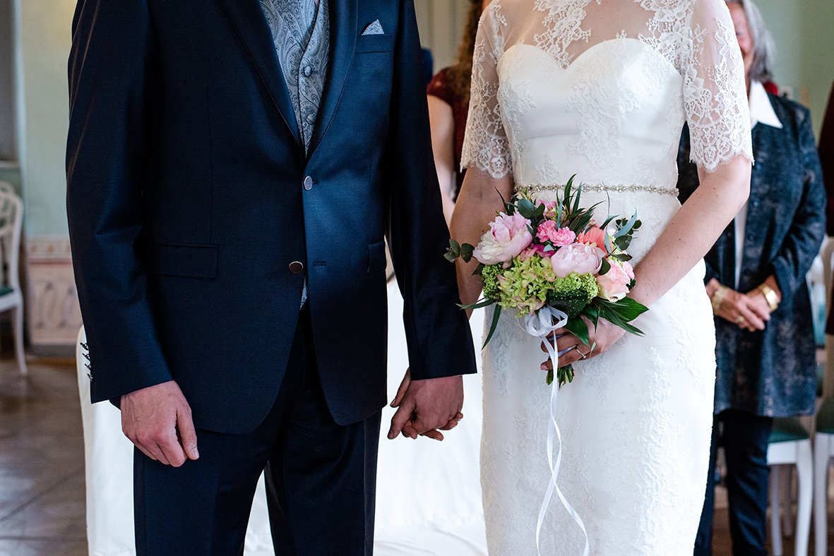 Hochzeit auf Schloss Schwarzenberg im Erzgebirge, Hochzeitsfotos im Regen, Hochzeitsfotograf in Sachsen