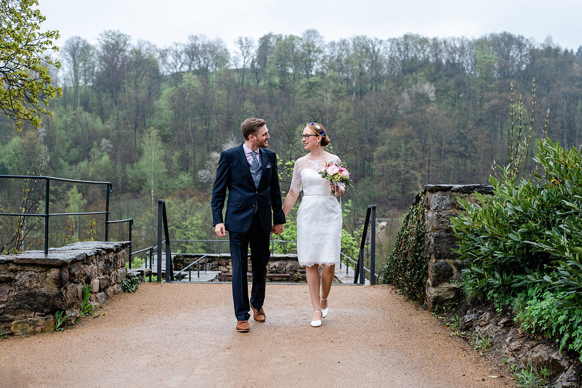 Hochzeit auf Schloss Schwarzenberg im Erzgebirge, Hochzeitsfotos im Regen, Hochzeitsfotograf im Erzgebirge und in Sachsen