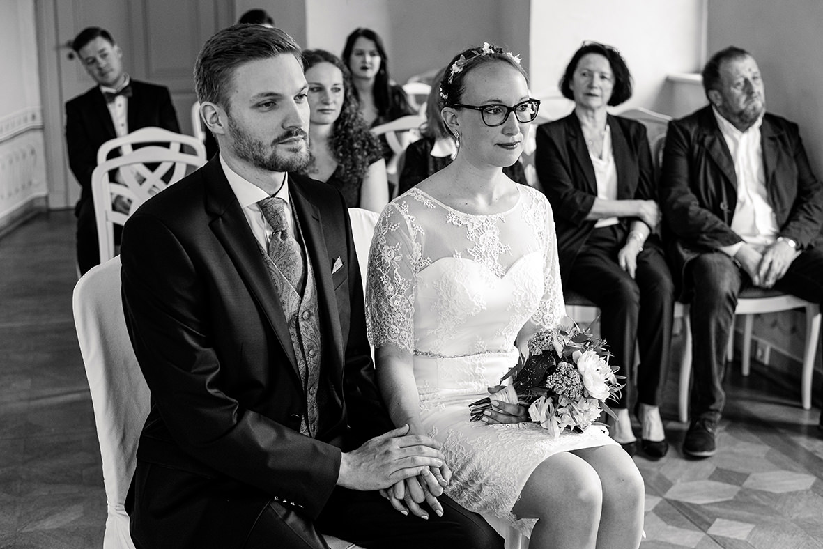 Hochzeit auf Schloss Schwarzenberg im Erzgebirge, Hochzeitsfotos im Regen, Hochzeitsfotograf in Sachsen