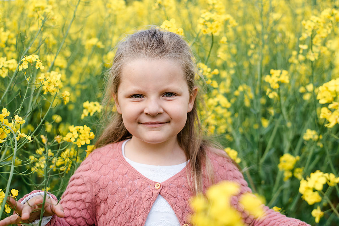 Lebendiges Kinder Fotoshooting im Leipziger Land - Familienfotoshooting mit Kinderfotos zwischen Leipzig, Markkleeberg und Borna