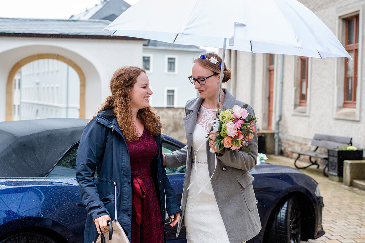 Hochzeit auf Schloss Schwarzenberg im Erzgebirge, Hochzeitsfotos im Regen, Hochzeitsfotograf im Erzgebirge und in Sachsen