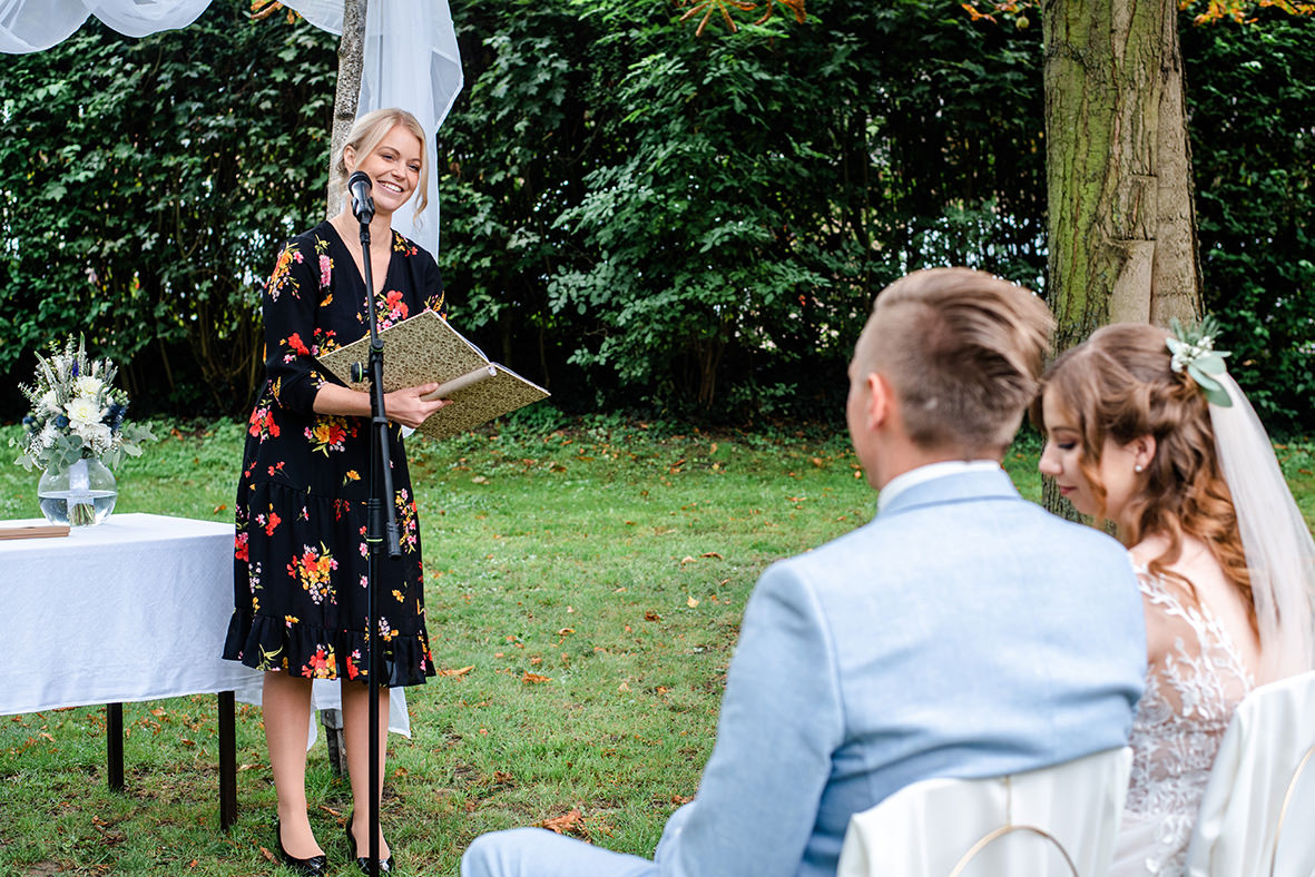 Moderne Scheunenhochzeit mit Freier Trauung in Leipzig & Umgebung, Hochzeitsfotos in Sachsen, Hochzeitsfotograf in Leipzig und Halle Saale