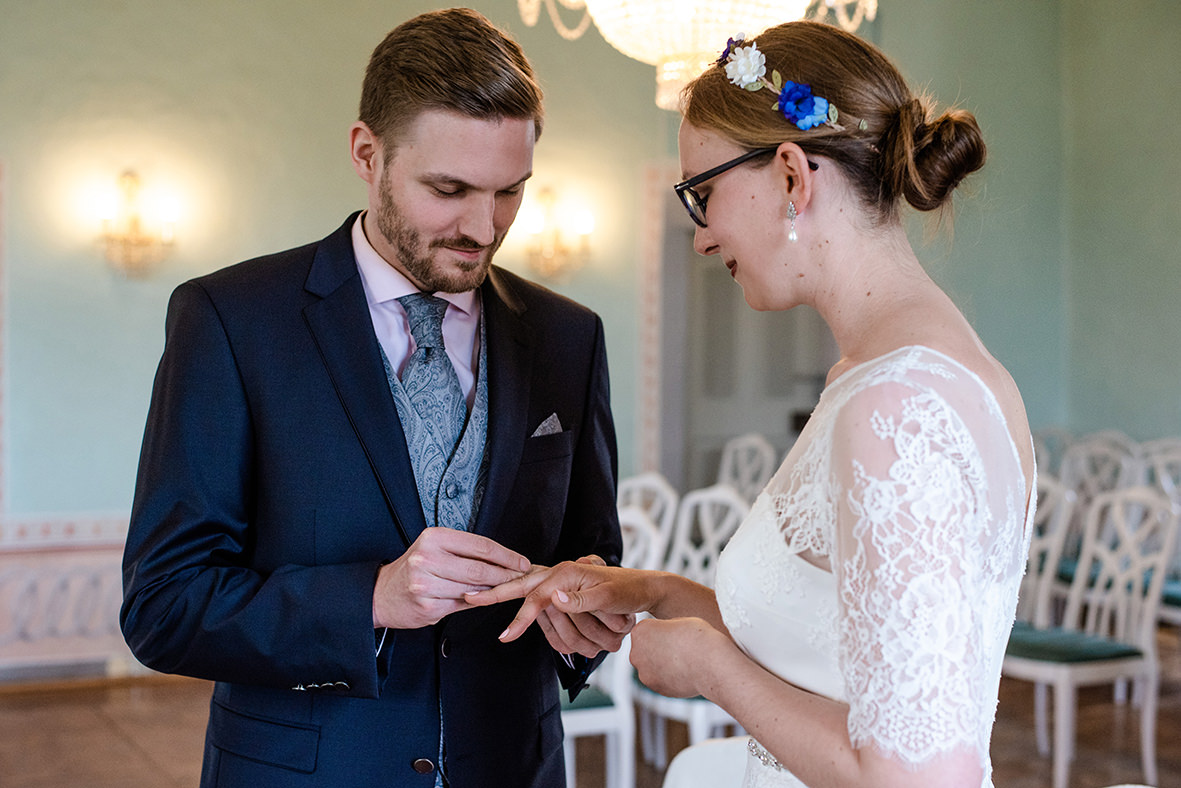 Hochzeit auf Schloss Schwarzenberg im Erzgebirge, Hochzeitsfotos im Regen, Hochzeitsfotograf im Erzgebirge und in Sachsen