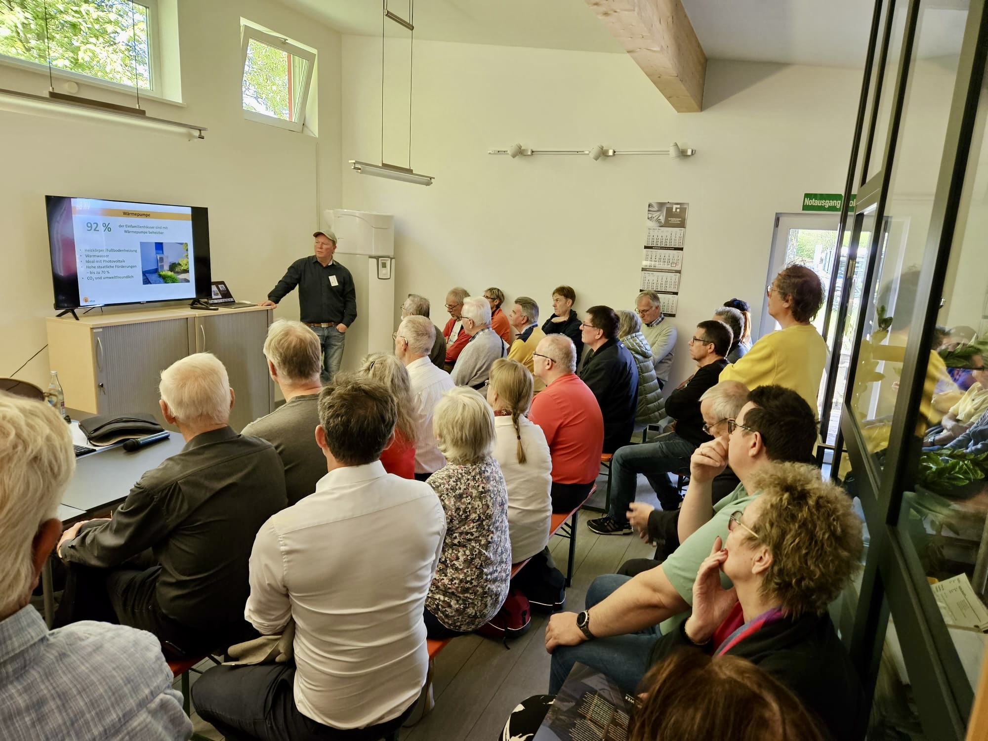 Wärmepumpe im Keller - Solaranlage auf dem Dach