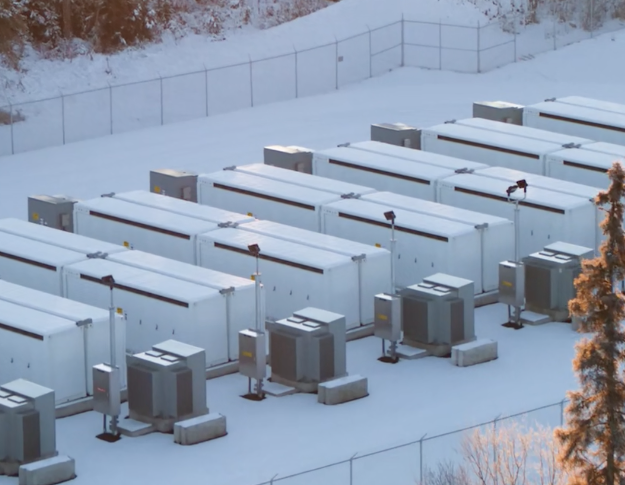 Industrie und Gewerbe: TESLA Großspeicher mit Photovoltaik