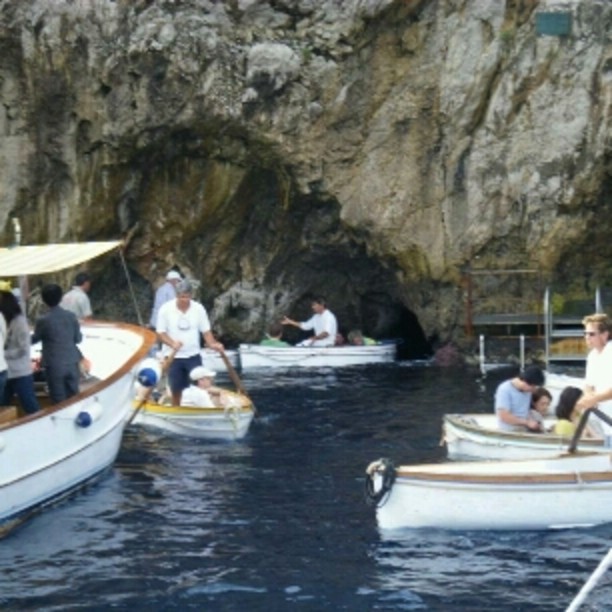 Wejście do lazurowej groty Capri_2013