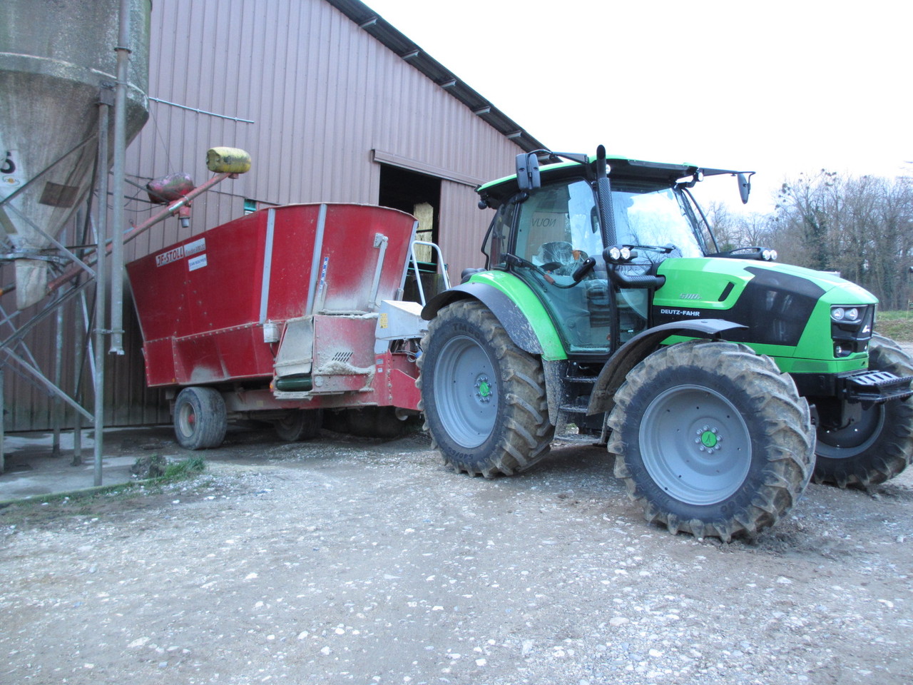 La Production Laitière La Ferme Du Gaec Des Thevenons Albens