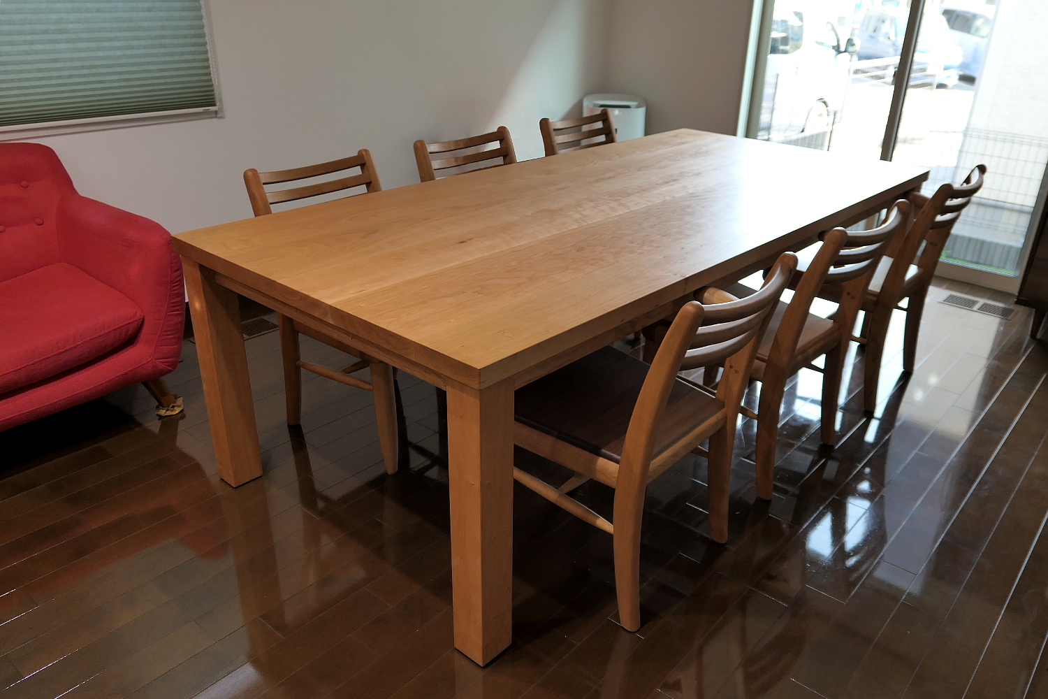 大きなダイニングテーブルとエントラータチェアのセット（相模原市・M様邸）