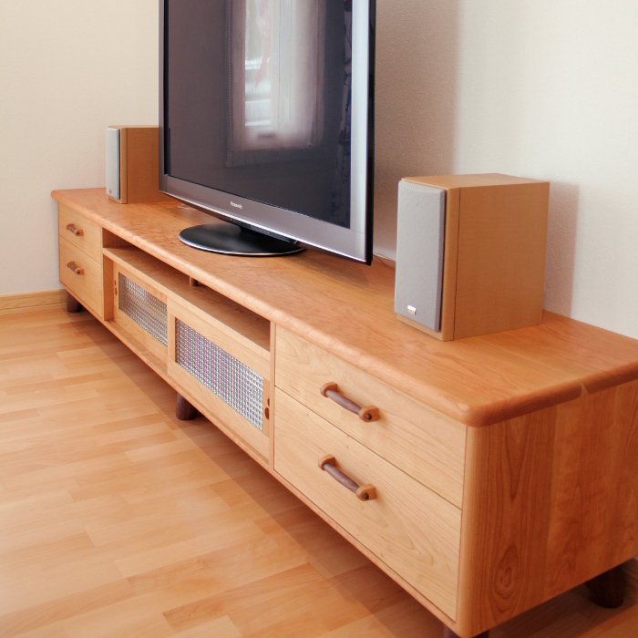 高橋工芸　ダークブラウン　アメリカンチェリー製　テレビ台 アメリカンチェリーの大きなテレビ台（つくば市・Y様邸） - 無垢の家具