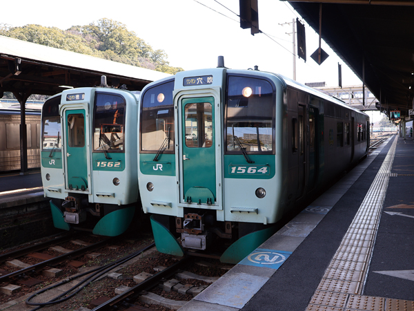 徳島線の列車。鉄道はすべて「非電化」が特徴