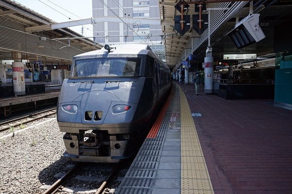 博多駅から特急「リレーかもめ」に乗車