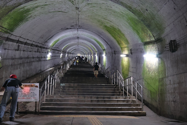 土合駅の階段