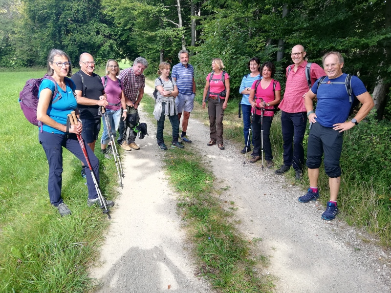 Gruppenbild: v.l. Cosima Badewitz, 2.v.r. Abteilungsleiter Peter Dirschedl