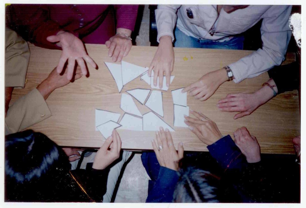 Simulation Games: creating conflict situations to improve colaboration.
