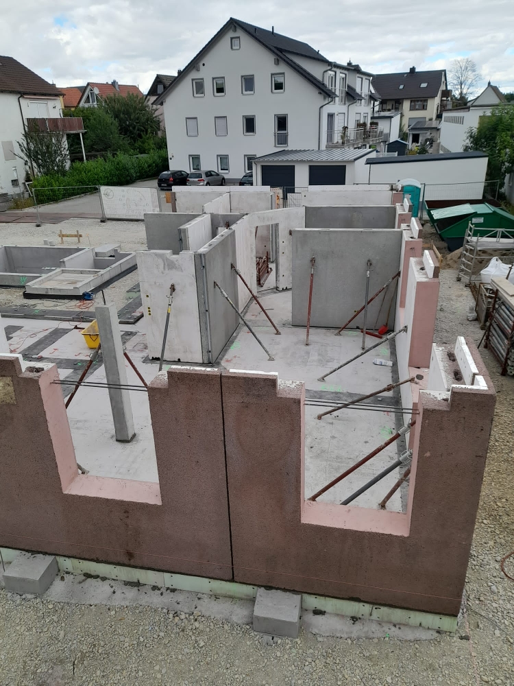 DIE BLÄHTON-MASSIVWAND DES RAUMBUILD