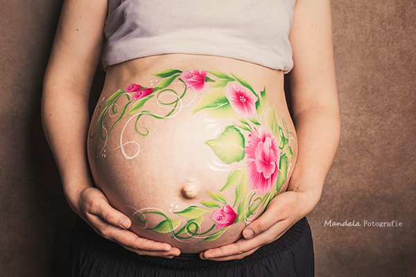 Bellypainting Flowers, Fotos by Carolin Mand Mandala Fotografie, Model Katharina 