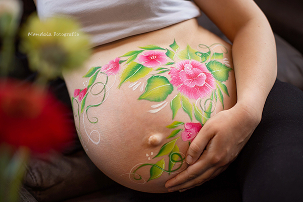 Bellypainting Flowers, Fotos by Carolin Mand Mandala Fotografie, Model Katharina 