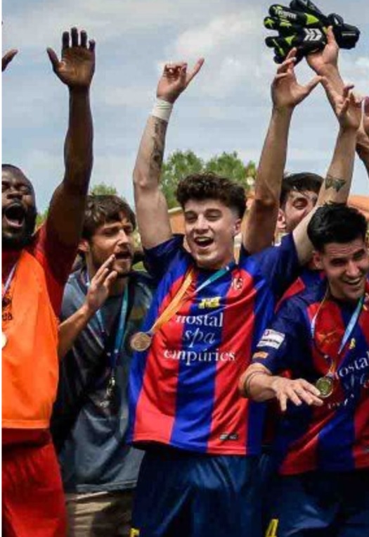 Arnau Fusté logra el ascenso a 3ª rfef con su club