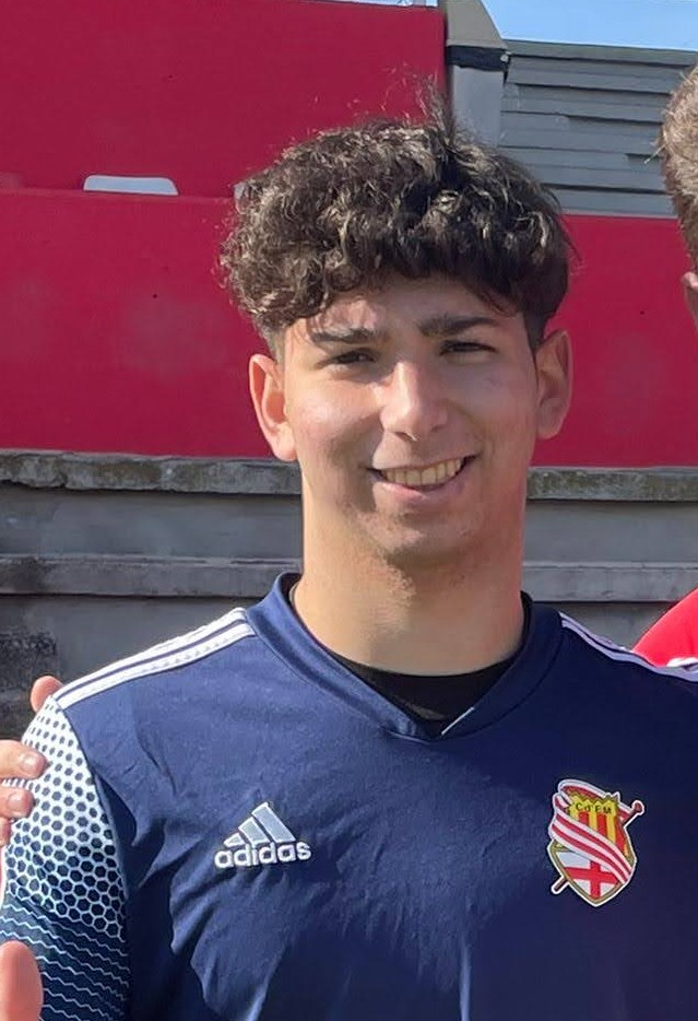 Marc Vazquez celebra con el CE Manresa el ascenso a 2ª rfef