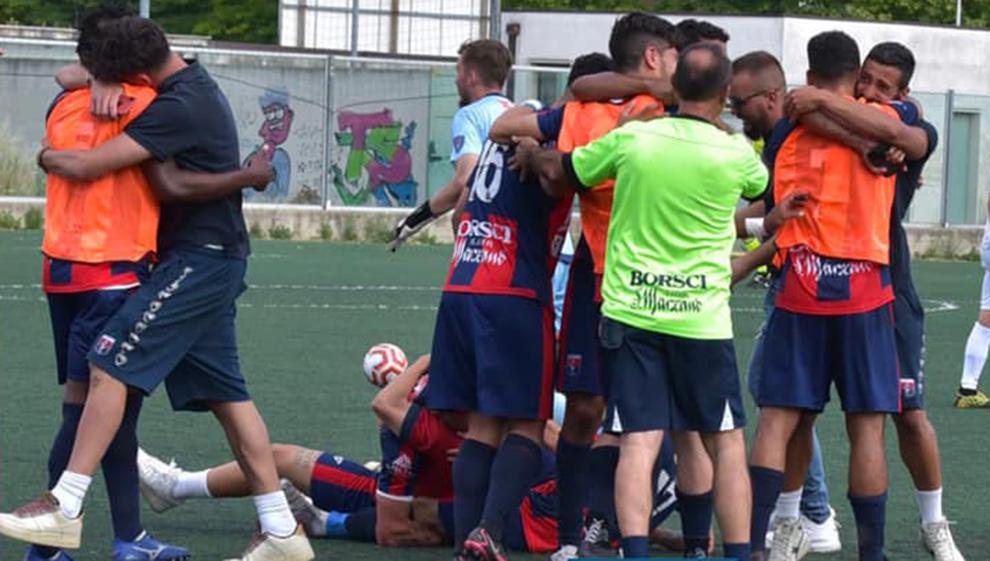 Fernando Tissone logra el ascenso con el Taranto CF