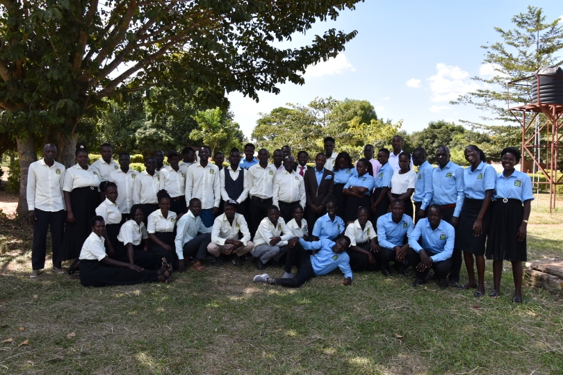 Die Belegschaft von Life for All in Uganda
