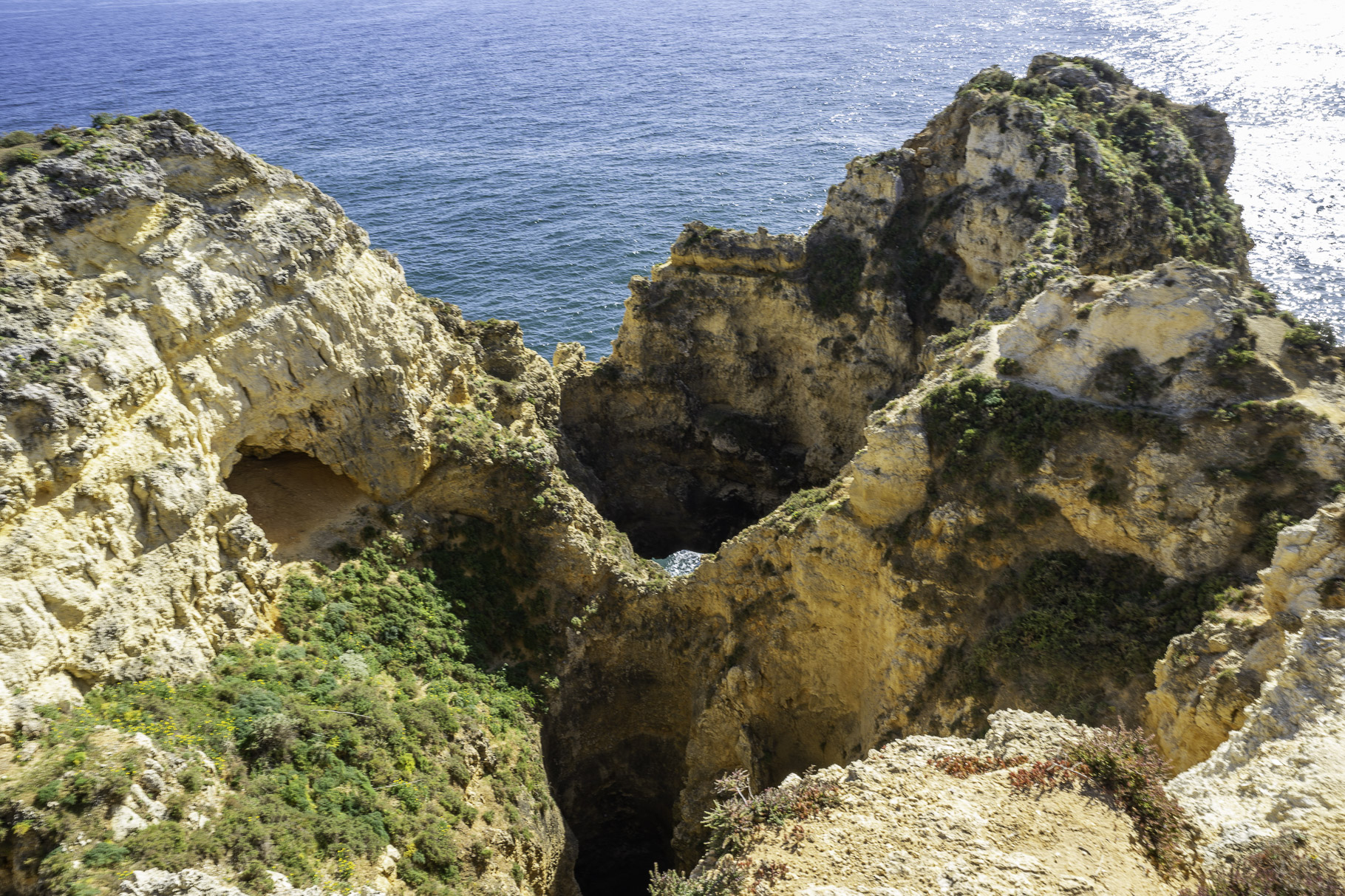 Bild: Das Umfeld der Ponta da Piedade an der Felsenküste an der Algarve in Lagos 