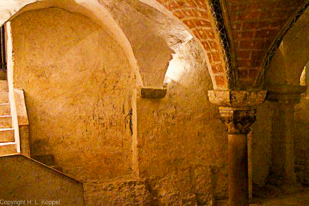 Bild: Krypta der Basilika Sainte Marie Madeleine in Vézelaye in Vézelay