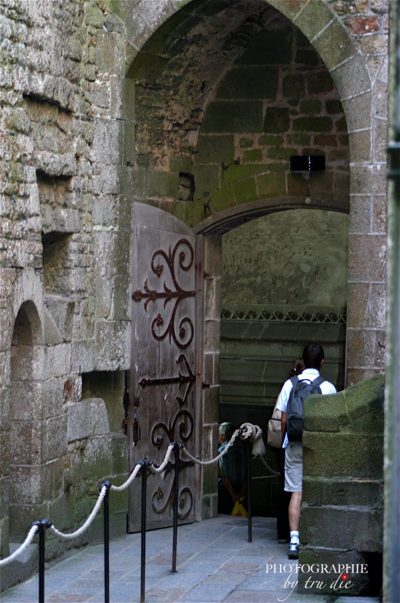 Bild:  in den Straßen von Mont-Saint-Michel