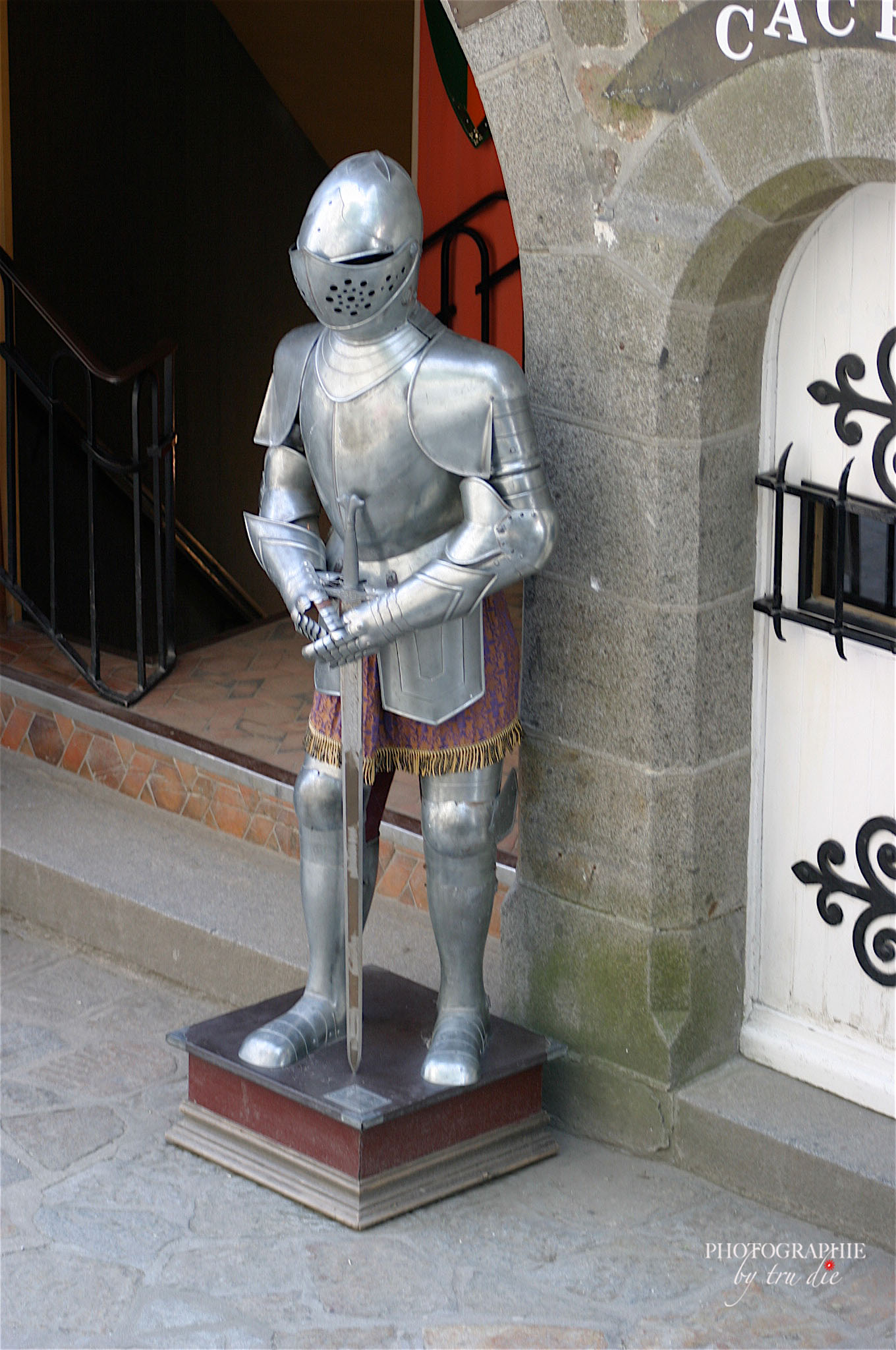 Bild:  in den Straßen von Mont-Saint-Michel