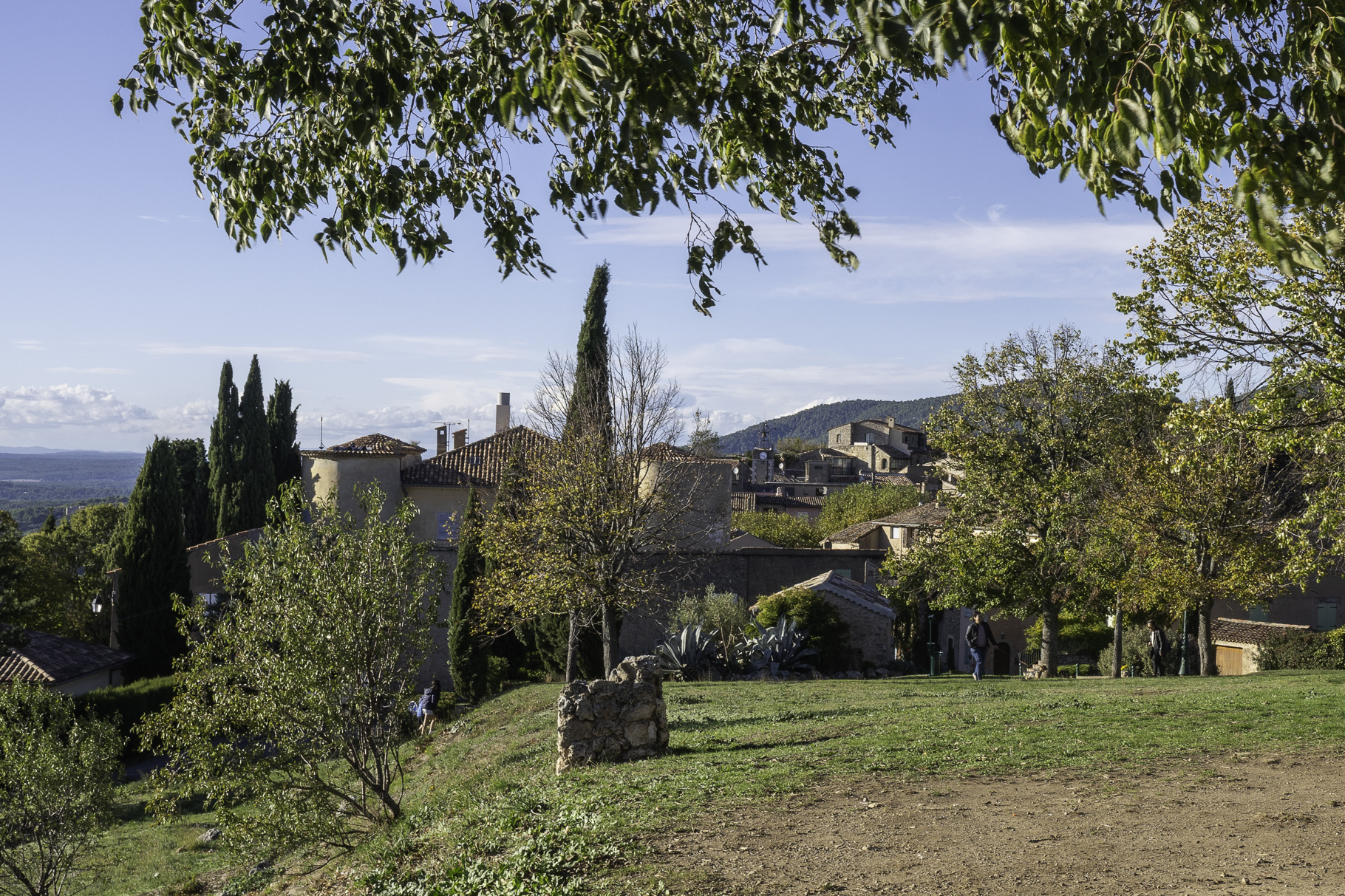 Bild: Wohnmobilreise zu entlegenen Bergdörfern der Provence, hier Tourtour 