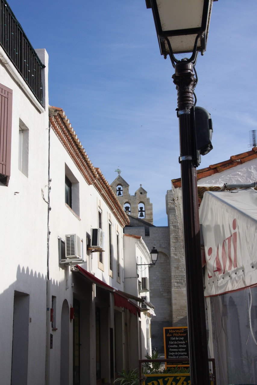 Bild: Straße in Saintes-Maries-de-la-Mer