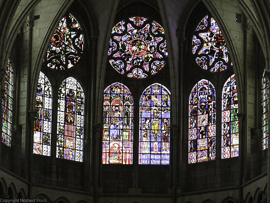 Bild: Fenster der  Cathédrale Saint-Étienne in Auxerre
