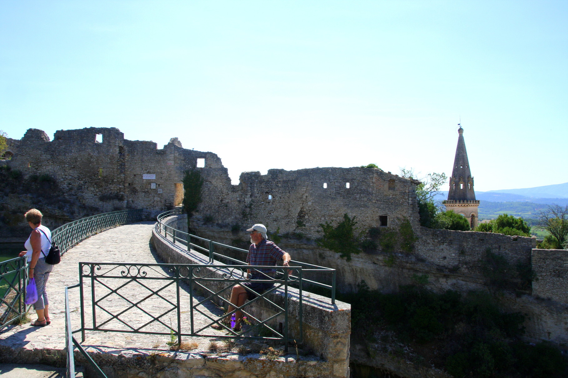 Bild: Staumauer in Saint-Saturnin-les-Apt