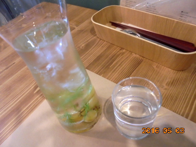 お水の提供もおしゃれで美味しい工夫がしてあり何杯も飲みました(*ノω・*)テヘ