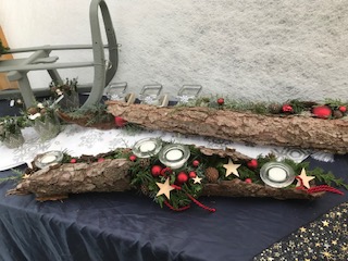 baumrinde als Gefäss, mit Teelichtern