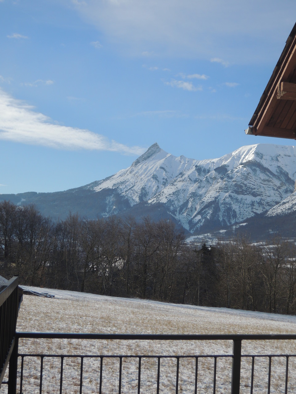 gite 6 personnes, vue montagne enneigée