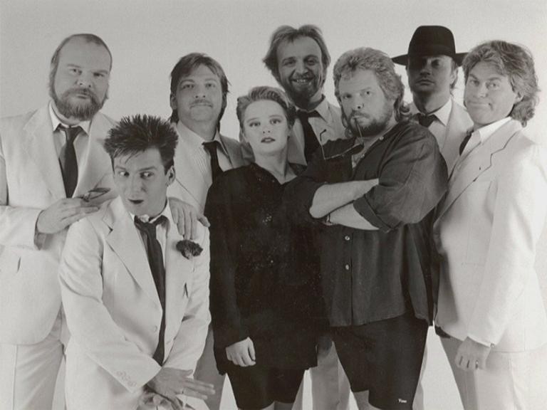 v.l.n.r.: Raimund Salg (g), Jo Reitz (tr), Joky Becker (b), Kerstin Pfau (voc), Ali Neander (g), Peter Osterwold (vov), Mob Böttcher (dr), Achim Farr (sax)