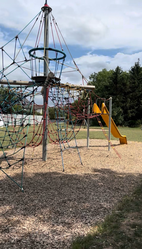 Spielplatz „Im Wiesengrunde“ in Rüdesheim an der Nahe – Spaß und Bewegung für die ganze Familie