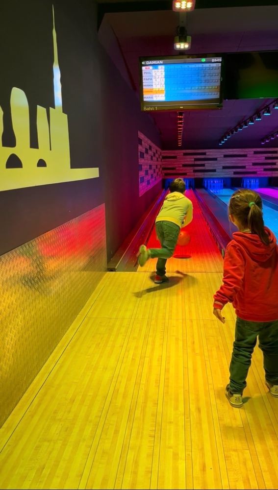 Buddies Bowling – Spaß auf der Bahn für die ganze Familie