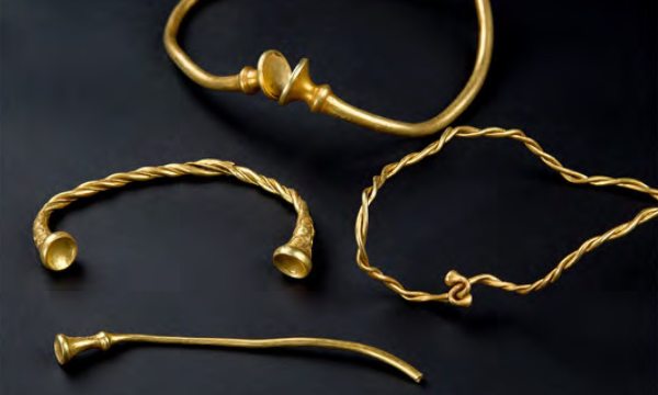 Les torques de Leekfrith. Crédit : Staffordshire City Council