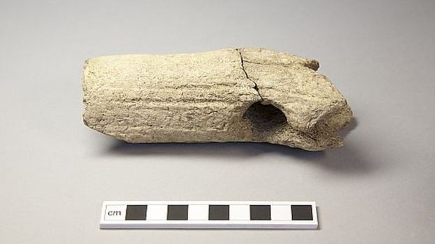Un autre des haches en T trouvées à Tarradale. Crédit : AOC Archaeology