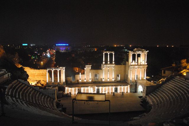Les six quartiers de luxe de l’ancienne Philipopolis à l’époque romaine étaient situés au pied des Trois collines du vieux Plovdiv, derrière son célèbre théâtre antique. Photo: Wikipedia